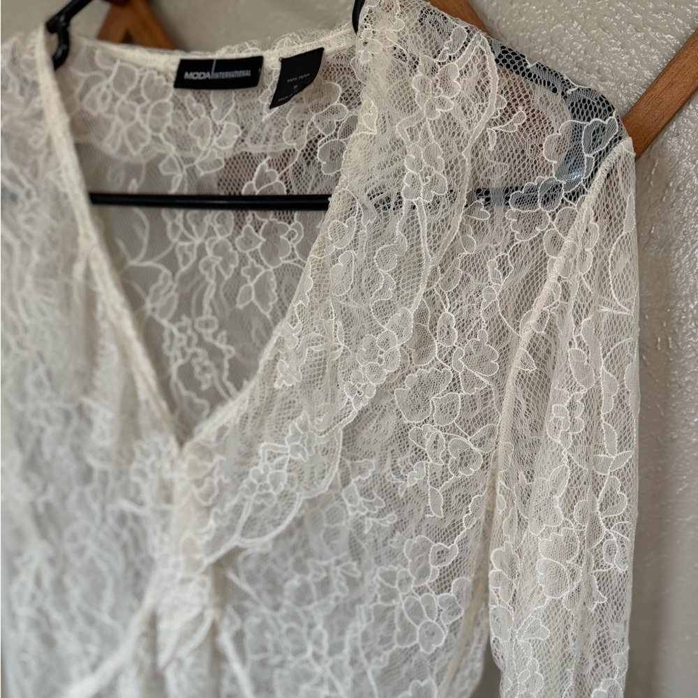 Moda International Lace Top - Picture 2 of 2